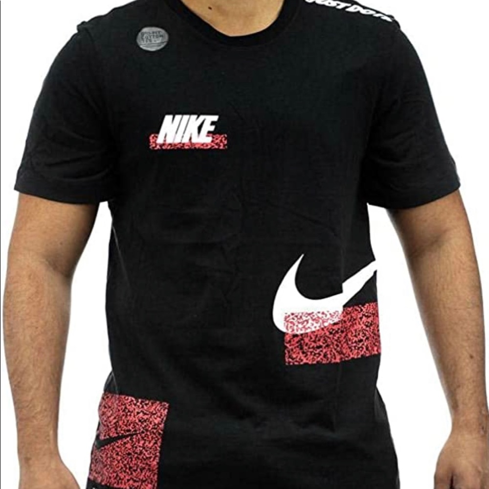 SALE🎉 BRAND NEW 🤩 Nike T-shirt